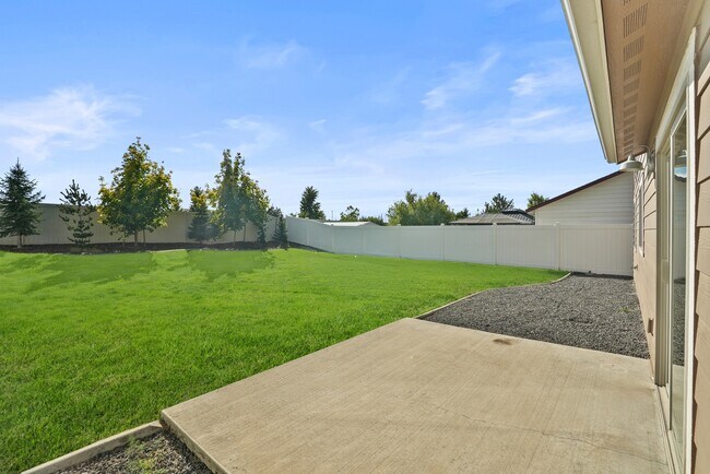 Building Photo - 1952 W Yaquina Dr