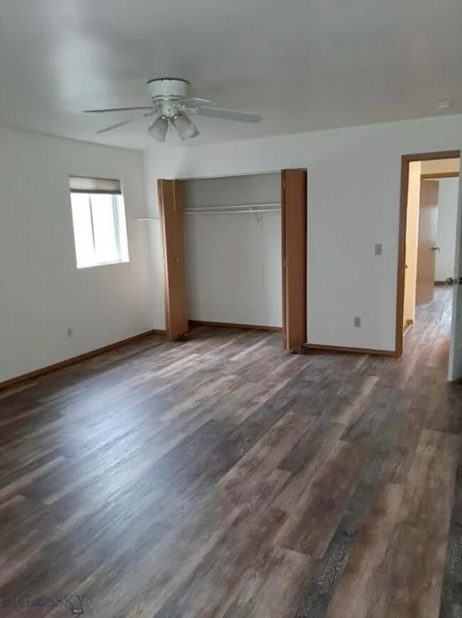 Building Photo - 4 Bedroom Townhome in Hawks Ridge
