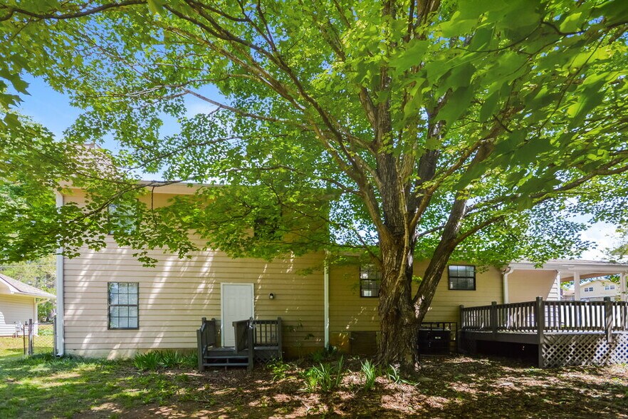 Building Photo - 1731 Underwood Dr SE