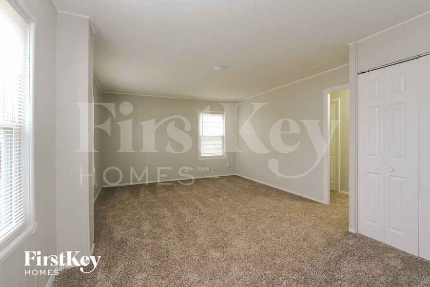 Building Photo - 5256 Penway St