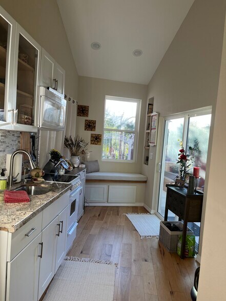 Building Photo - 6086 Palomar Cir