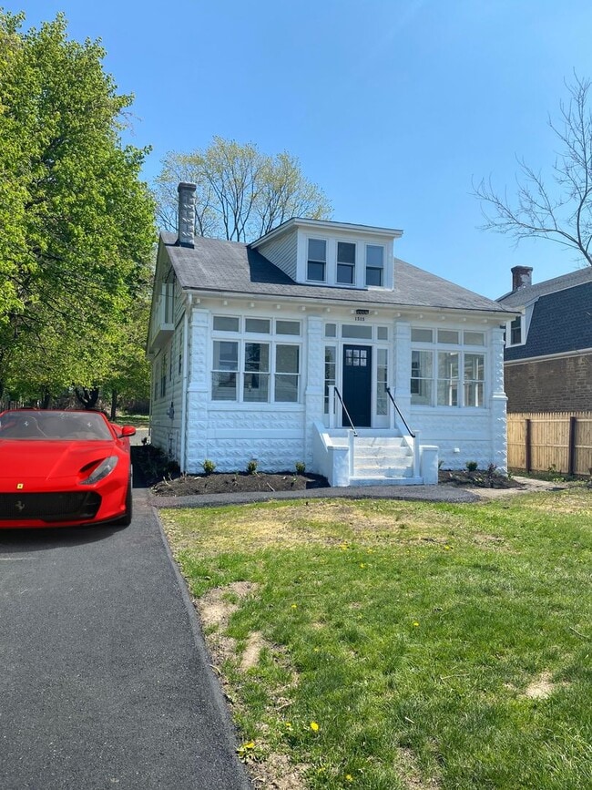 Building Photo - Fully Renovated 4 Bedroom/3 Bathroom in Conshohocken!