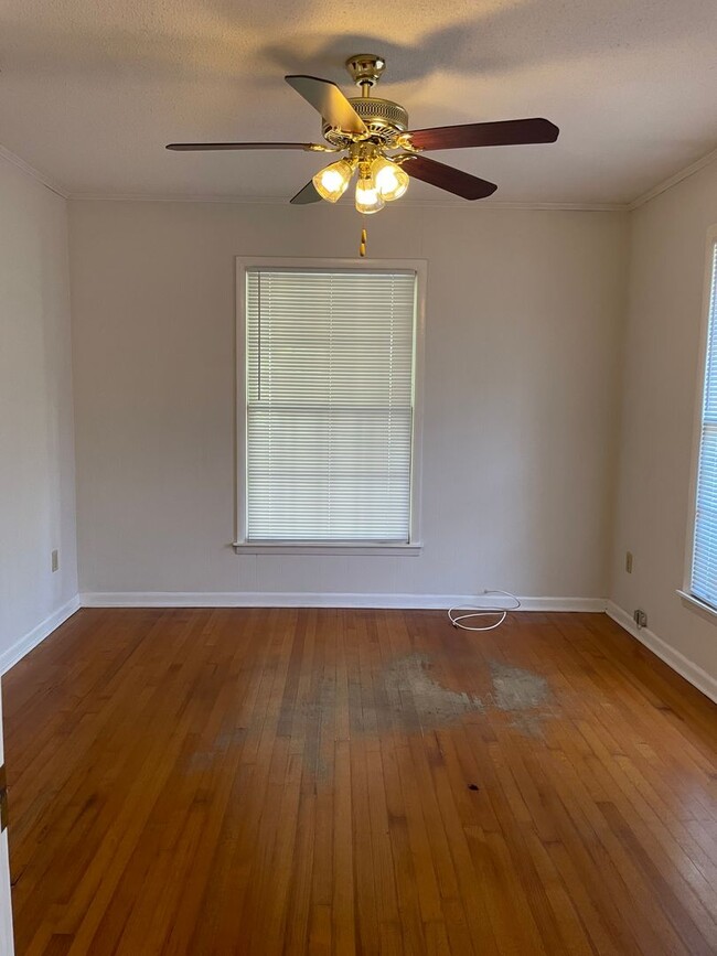 Building Photo - Charming Winter-Ready Home – Yours for $1,825/mo