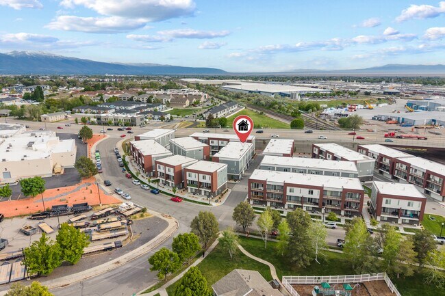 Building Photo - 671 S 400 E