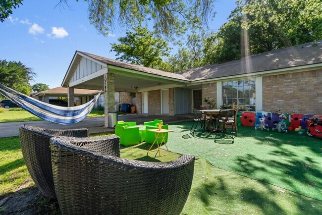 Building Photo - 10503 Little Pebble Dr