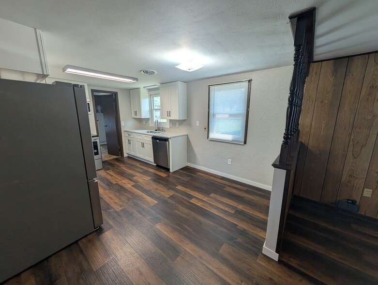 Building Photo - 1070 Westchester Ct