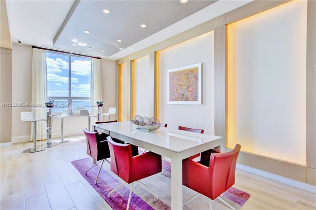 Building Photo - 808 Brickell Key Dr