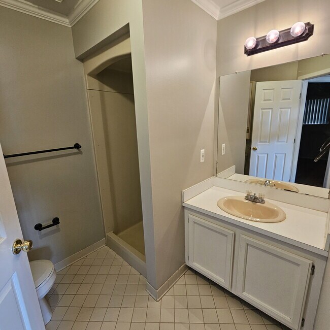 Building Photo - 1 Bedroom, 1 Bathroom Condo, 1st Floor and...