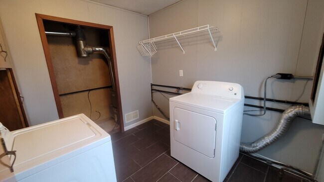 Building Photo - NE 3 bedroom updated with appliances and garage