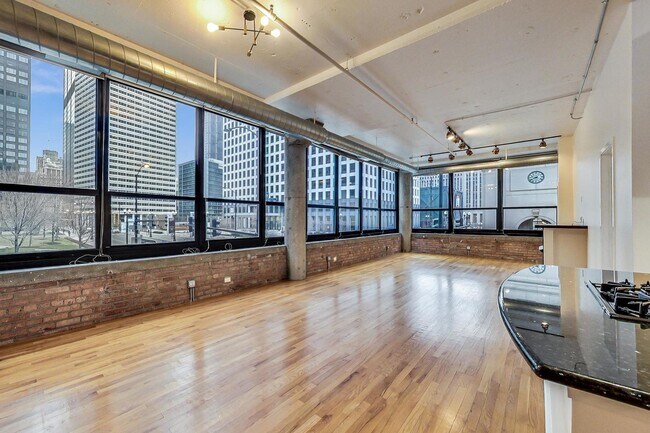 Building Photo - 130 S Canal St