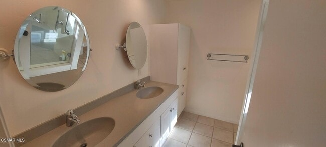 Building Photo - 6050 Gitana Ave