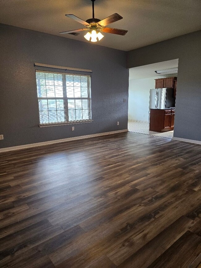 Building Photo - Family Home in LHSD