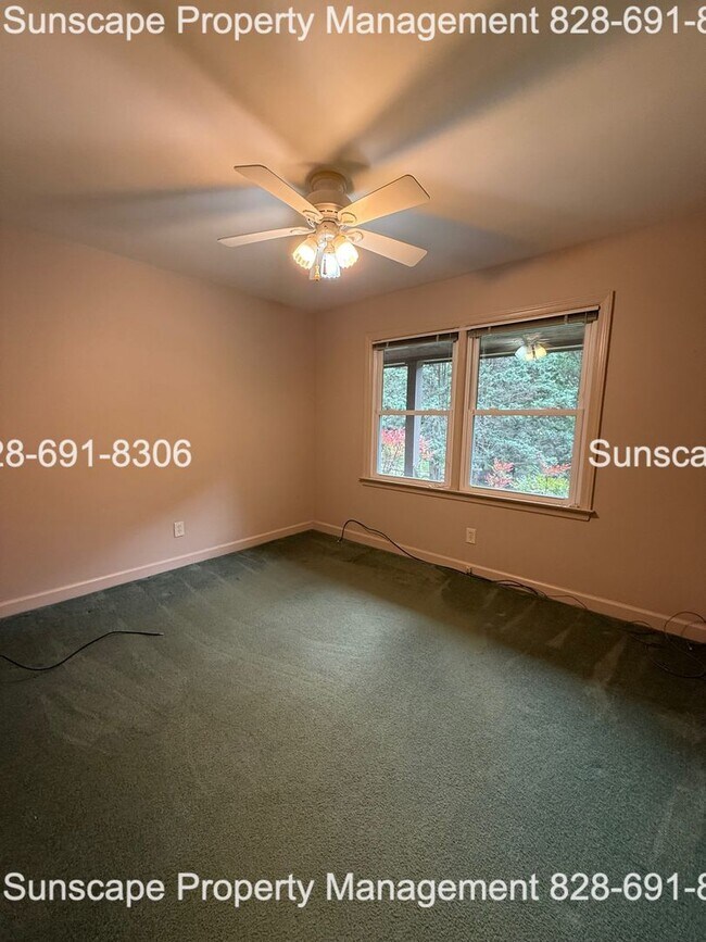 Building Photo - Spacious home in Fairview NC