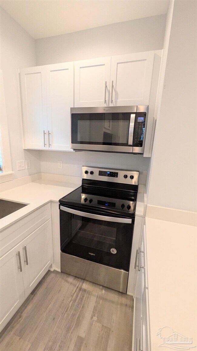 Building Photo - 379 S Clubbs St