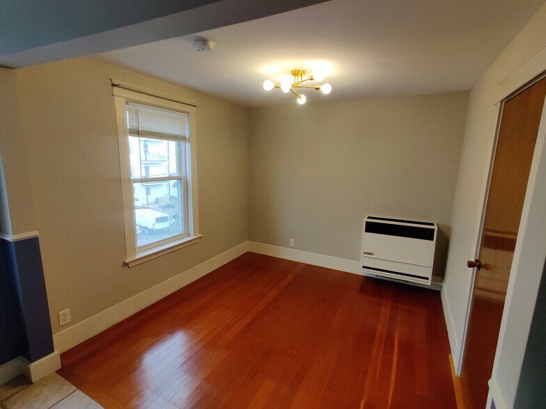 Dining Room - 578 Dubuque St