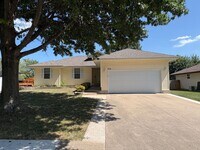 Building Photo - Welcome Home! Don’t Miss This One