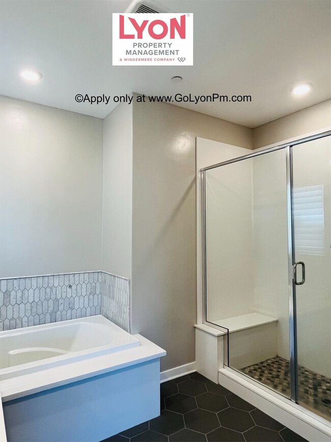 Building Photo - Modern Living in the heart of McKinley Village!