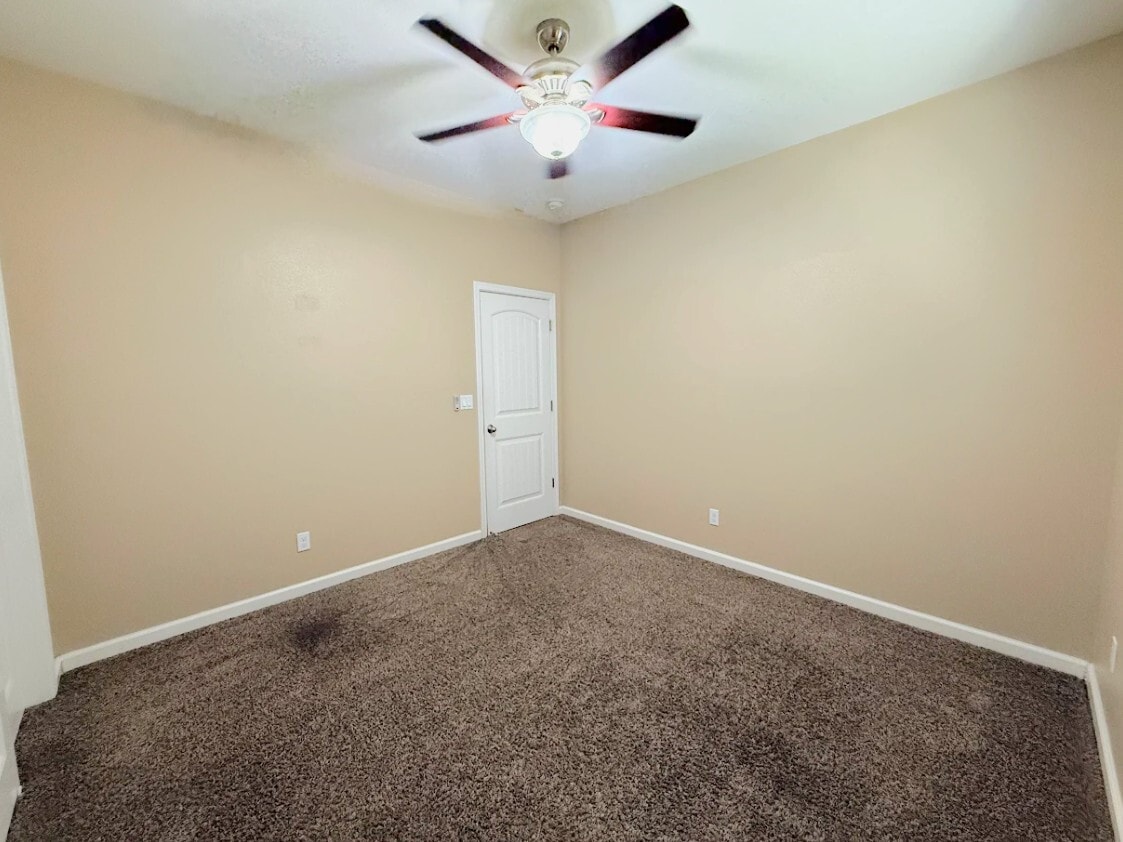 Building Photo - 4014 Cinnabar Ave
