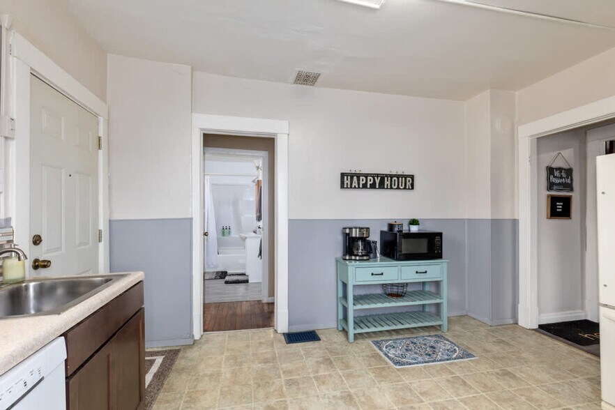 Building Photo - 1059 Watson St SW