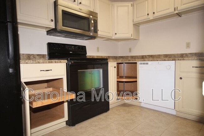 Building Photo - 324 Skylark Cir