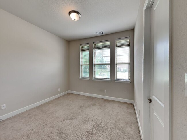 Building Photo - Breathtaking 4-bedroom home in the highly ...