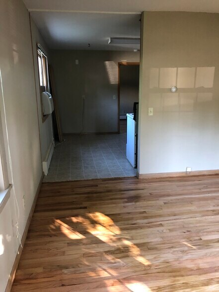 Building Photo - 3209 Ridgeway Ave