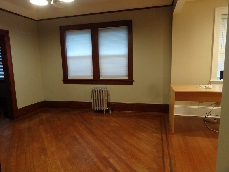 Building Photo - 925 Wootton St