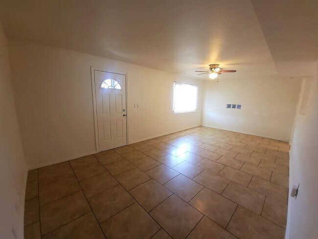 Building Photo - NORTH CENTRAL PHOENIX W/POOL!