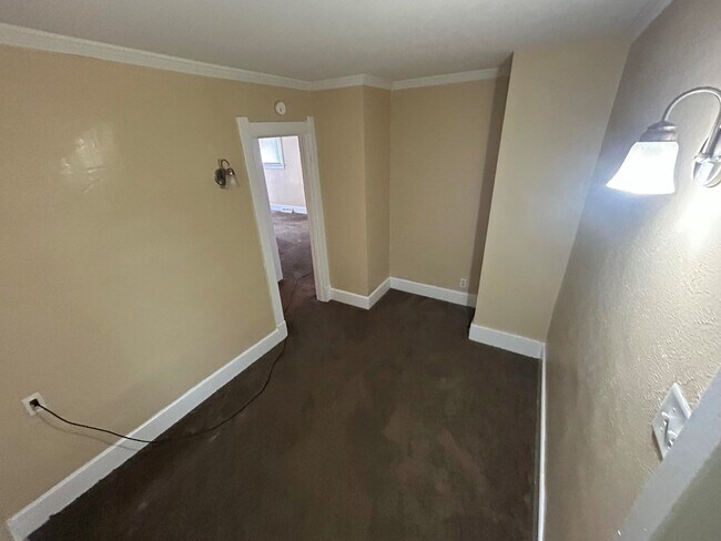 Building Photo - 2035 Barrows St