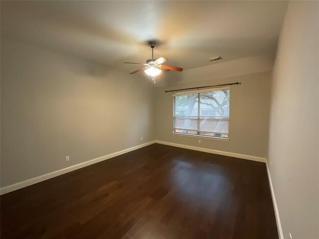 Building Photo - 3928 Crest Ln