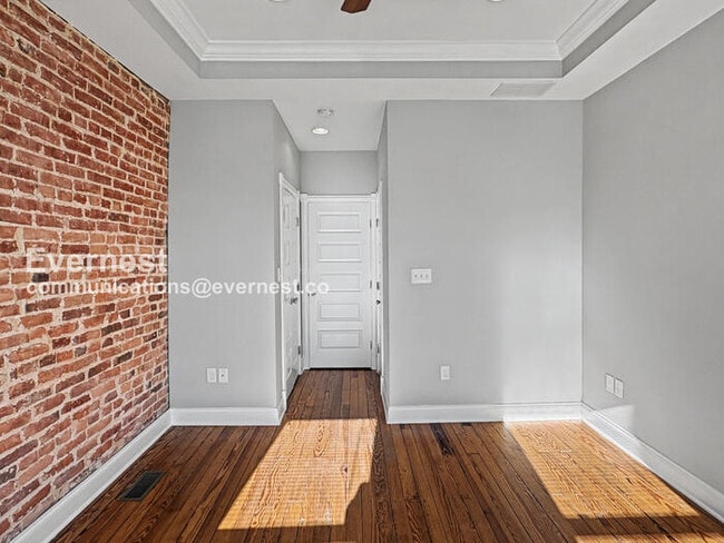 Building Photo - 4 Bed/3 Bath Townhome with In-Unit Laundry / Available Now!