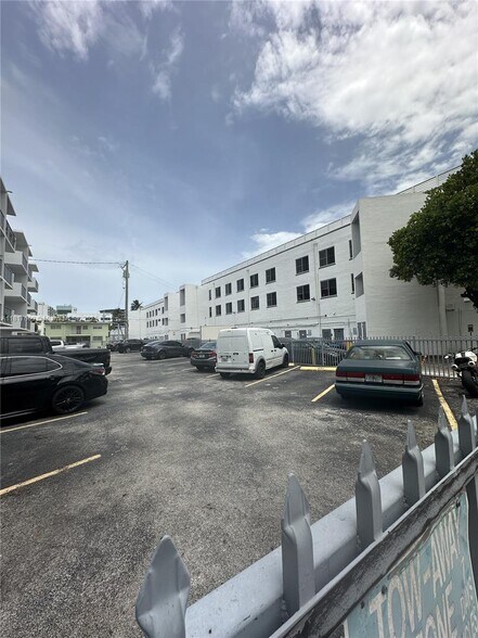 Building Photo - 525 Meridian Ave