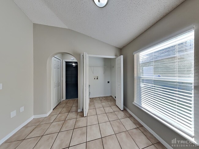 Building Photo - 3805 Stonefield Dr