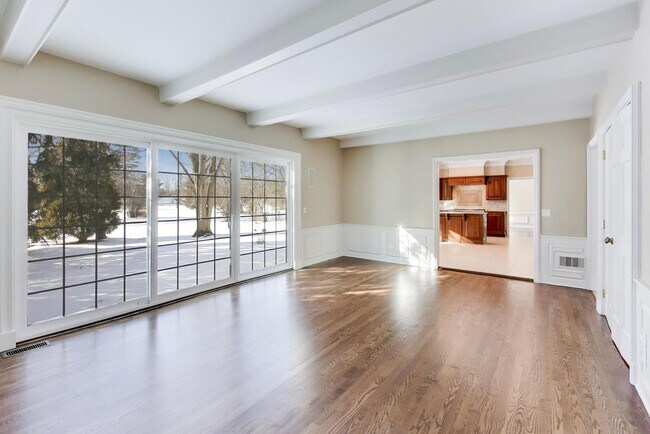 Building Photo - 931 Coventry Dr