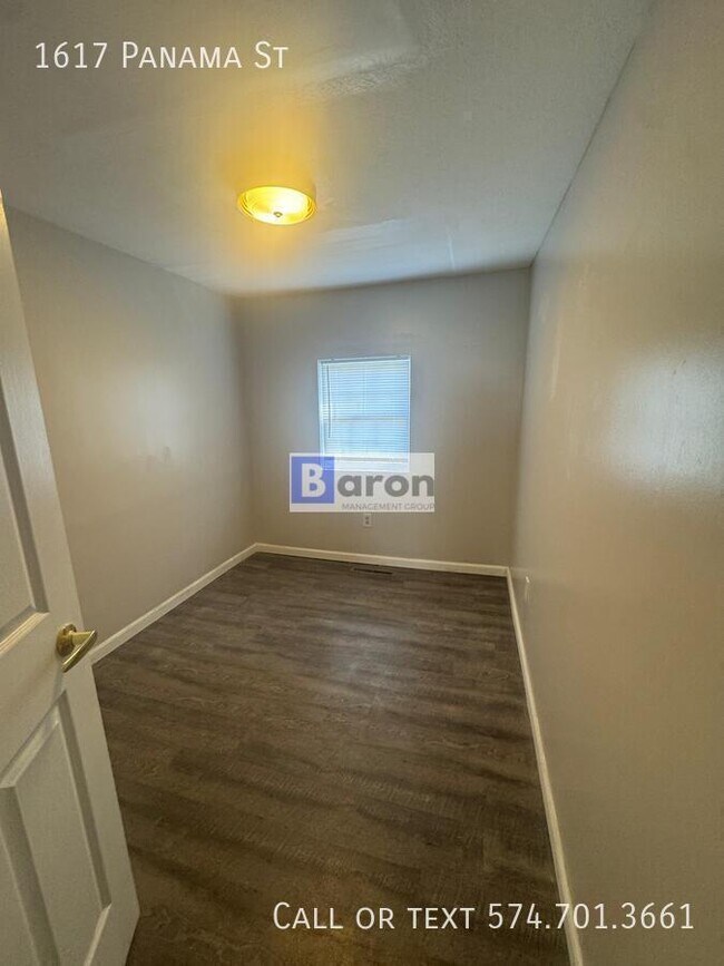 Building Photo - 1617 Panama St