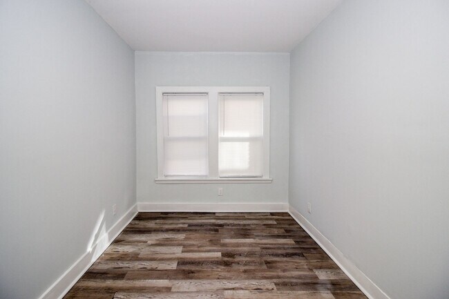 Building Photo - 3300 E 149th St