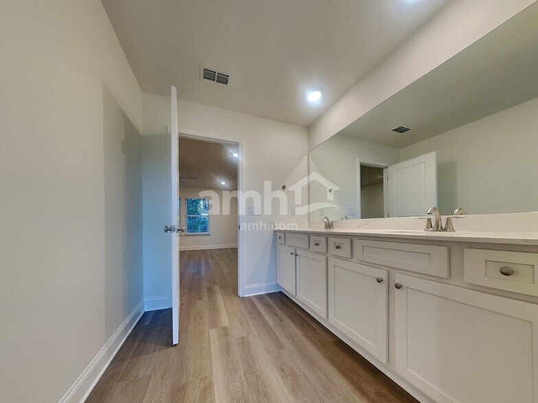 Building Photo - 830 Jubilation St