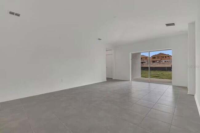 Building Photo - 2649 Armstrong Ave