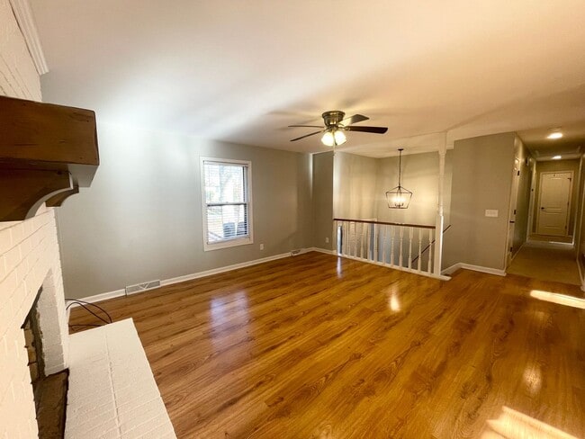 Building Photo - 328 Wellington Way