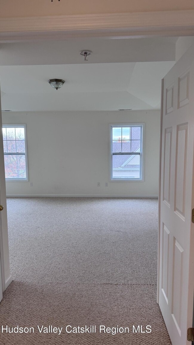 Building Photo - 245 Buttonwood Way