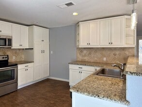 Building Photo - Lake Front 4 Bedroom / 2 Bath