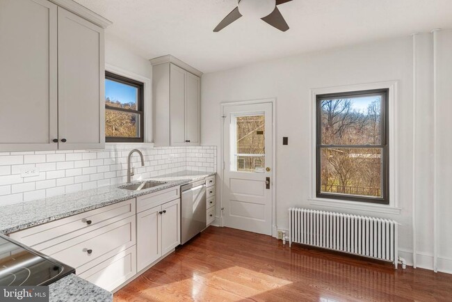 Building Photo - 20 Easton Rd