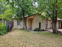 Building Photo - 2 bed/1 bath duplex with flex room