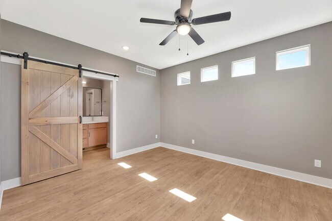 Building Photo - 969 W Long Path Ct