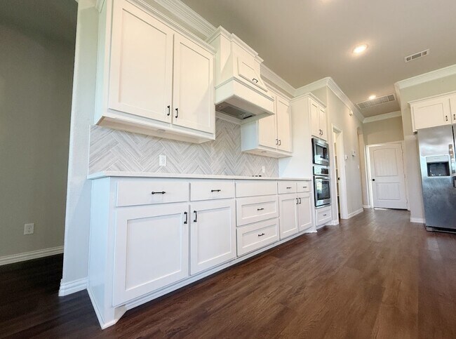 Building Photo - 104 Cottonwood Ct
