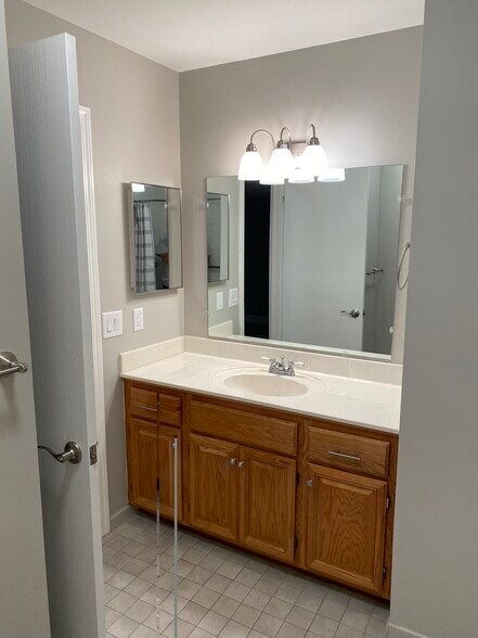 Building Photo - 7762 Lake Ridge Dr