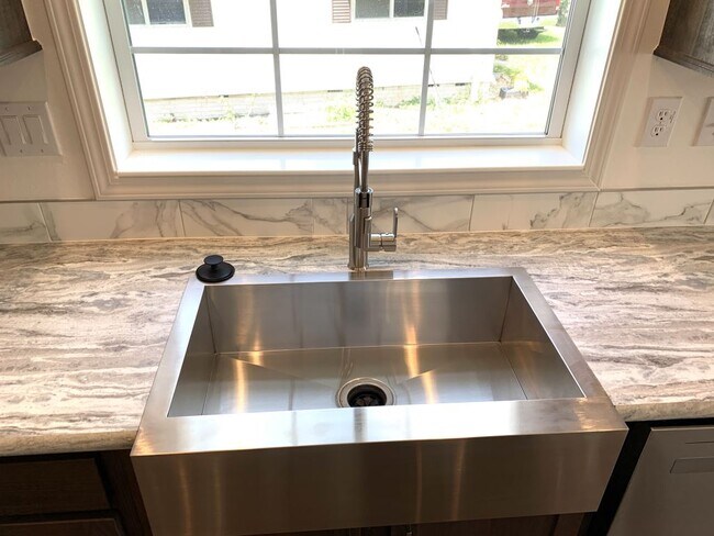 Building Photo - 141 Millwood Rd