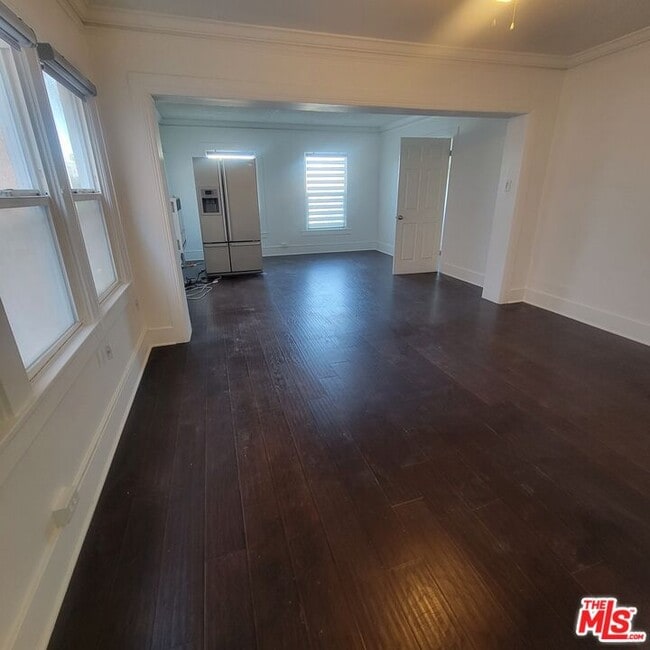 Building Photo - 150 S Kenmore Ave