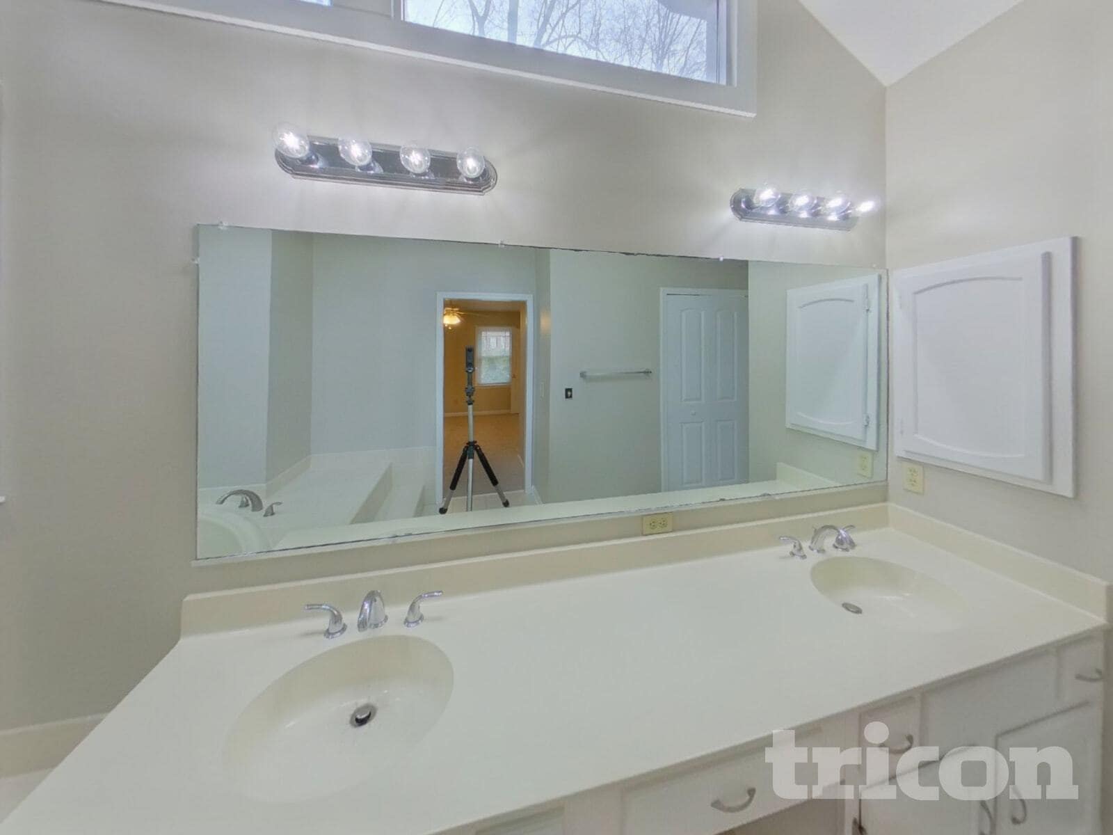 Building Photo - 215 Comstock Ct