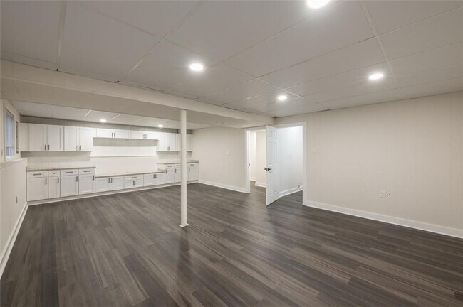 Building Photo - 237 Park Ave